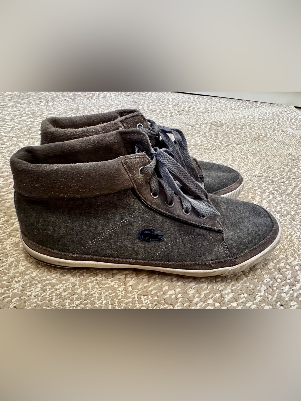 Lacoste Centara DML Grey Wool Suede Mid Top Sneakers Booties Mens Size 8.5